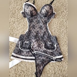 Victoria's Secret Black Lace Lingerie Set 34B/Small